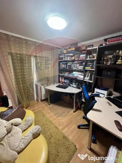 Apartament cu 4 camere decomandat în Central