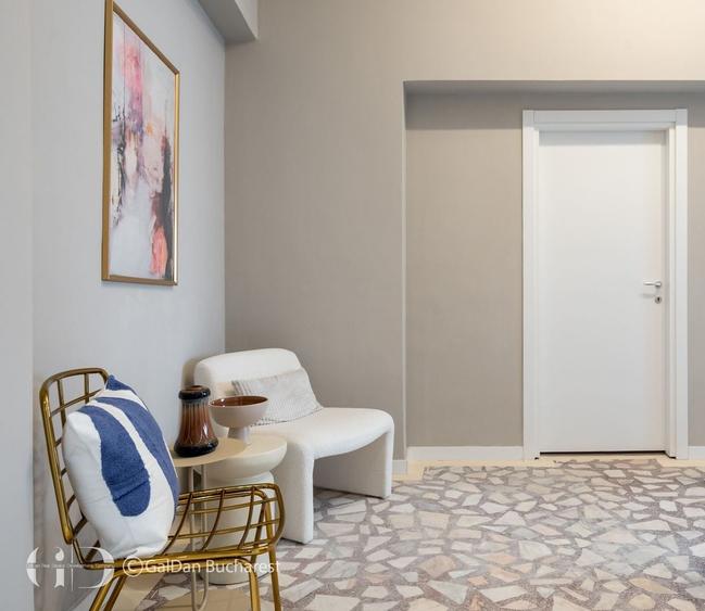 Apartament cu 6 camere, mobilat în P-ța Universității