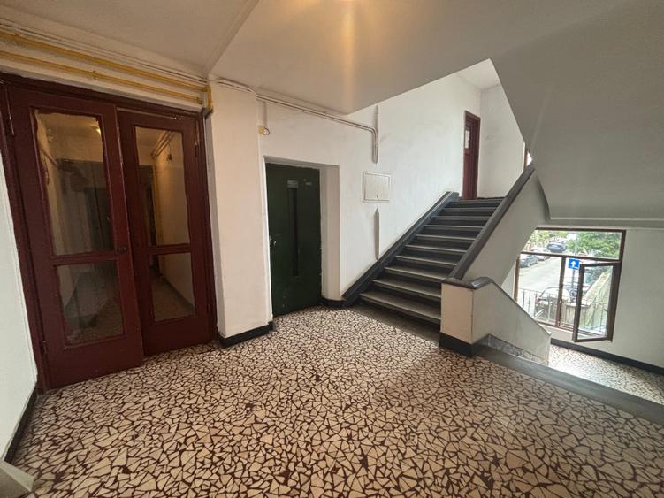 Apartament cu 2 camere decomandat în P-ța Victoriei