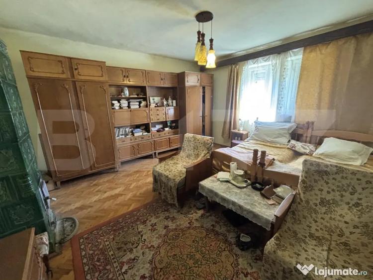 Casă cu 5 camere cu Teren 900 Mp în Cehei
