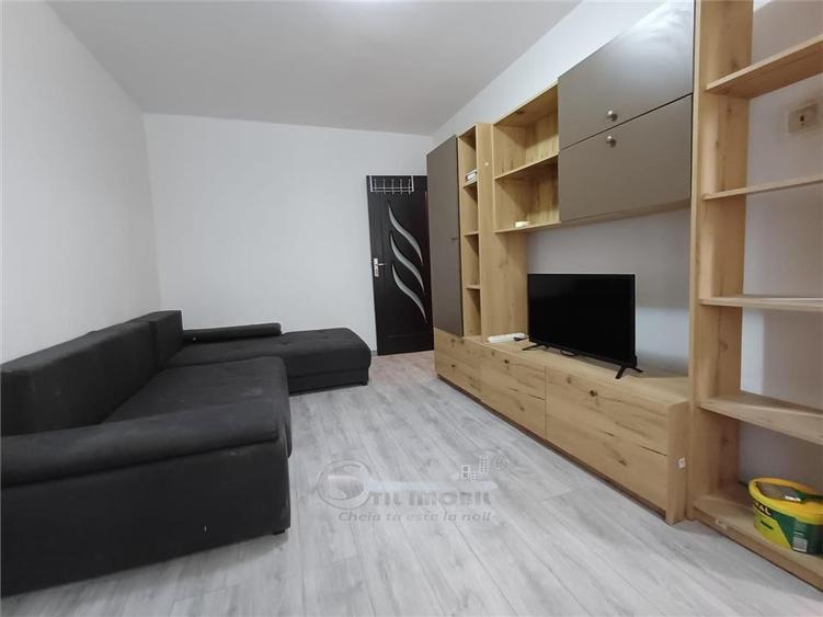 Apartament cu 2 camere semidecomandat, mobilat în Primăverii