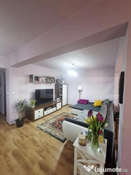 Apartament cu 3 camere semidecomandat în Nufărul