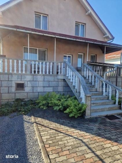 Casă cu 7 camere cu Teren 830 Mp în Central