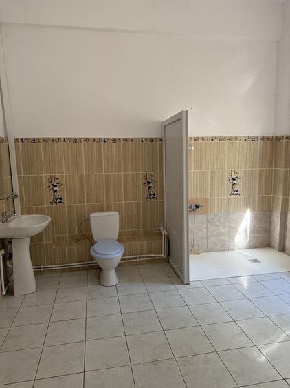 Casă cu 4 camere cu Teren 1580 Mp în Cățelu