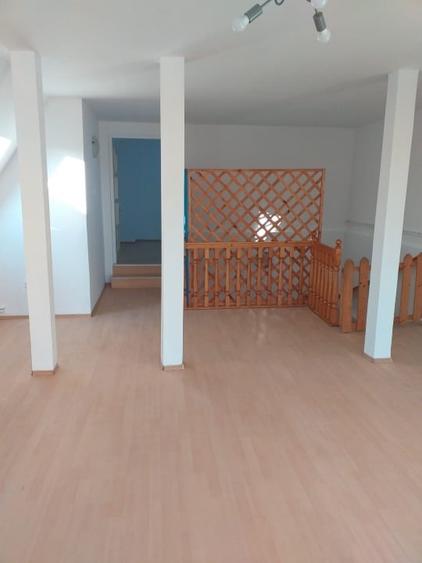 Casă individuală cu 5 camere cu Teren 229 Mp în Central