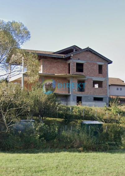 Casă individuală cu 8 camere cu Teren 900 Mp în Nord-Vest