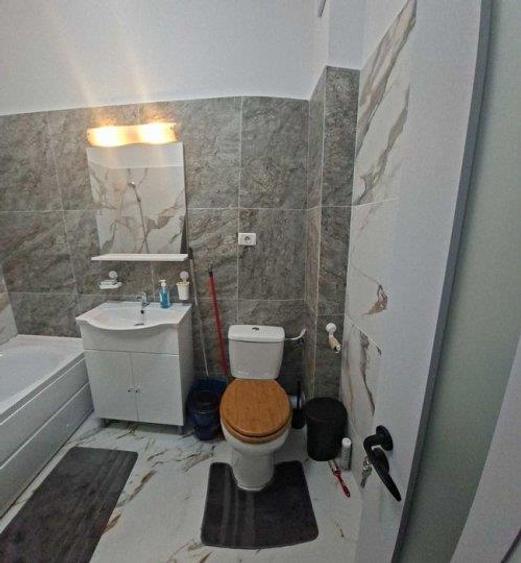Garsonieră decomandată, mobilată în Fundeni