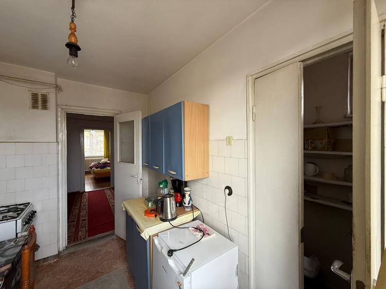 Apartament cu 3 camere decomandat în Progresul
