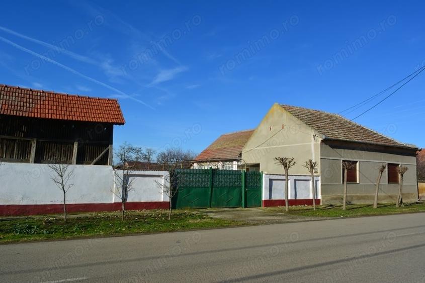 Casă cu 3 camere în Petroman