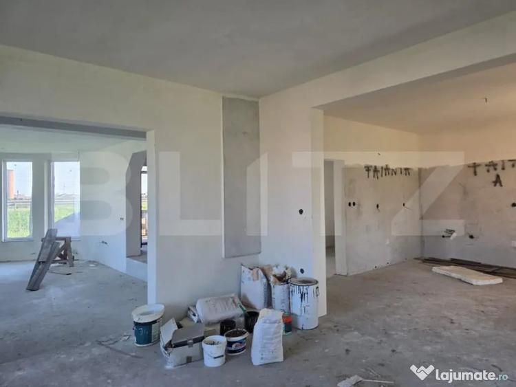 Casă cu 8 camere cu Teren 1500 Mp în Central