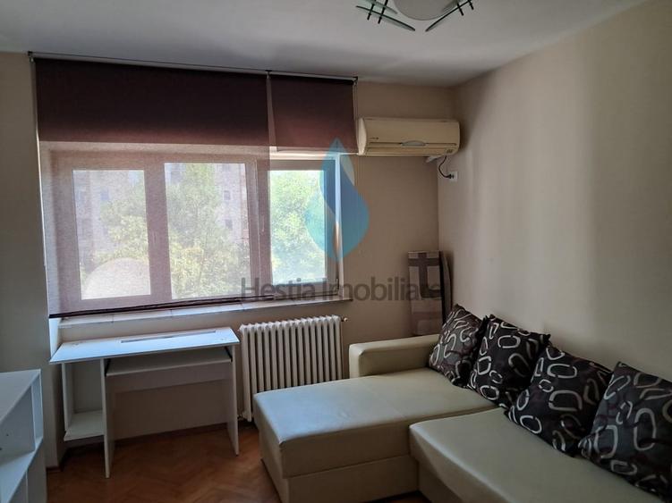 Apartament cu 2 camere decomandat în Podul de Fier