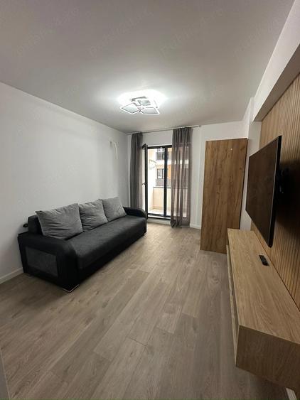 Garsonieră decomandată în Vest