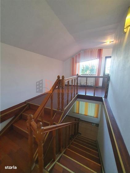 Casă cu 4 camere decomandat în Mihai Viteazu