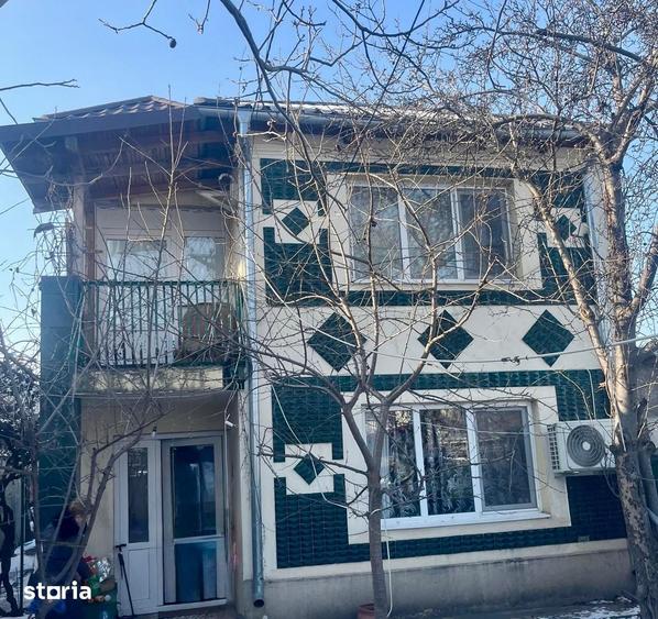 Casă cu 5 camere cu Teren 370 Mp în Școlilor