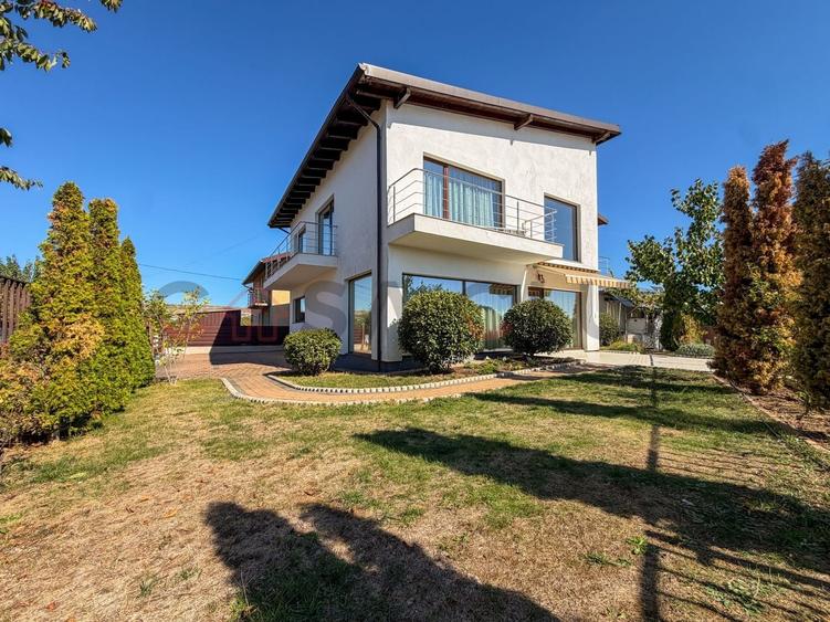 Casă individuală cu 6 camere cu Canalizare în Someșeni