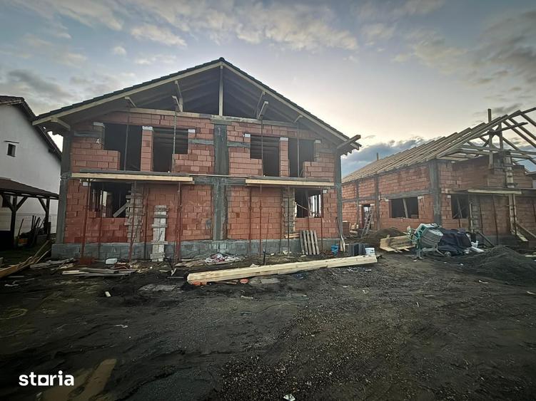 Casă cu 4 camere cu Teren 325 Mp în Sângeorgiu de Mureș