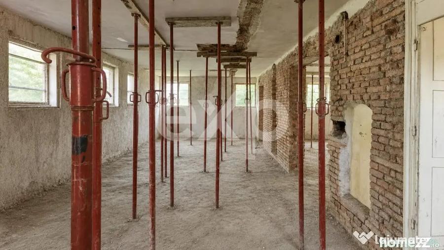 Casă cu 7 camere cu Teren 1048 Mp în Central