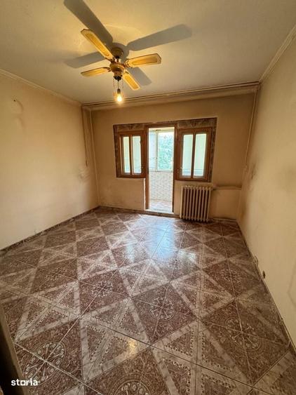 Apartament cu 3 camere semidecomandat în Alexandru cel Bun