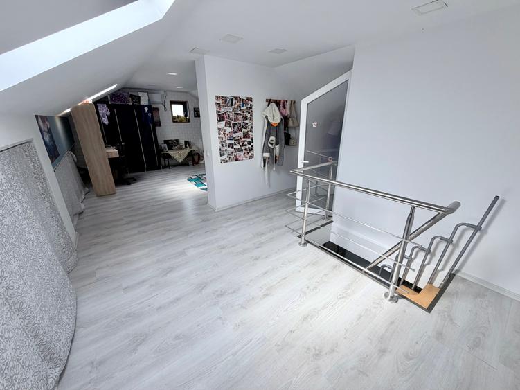 Duplex cu 5 camere cu Canalizare în Sud
