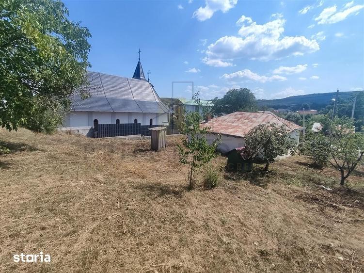 Teren de 1053 mp, în Tomești
