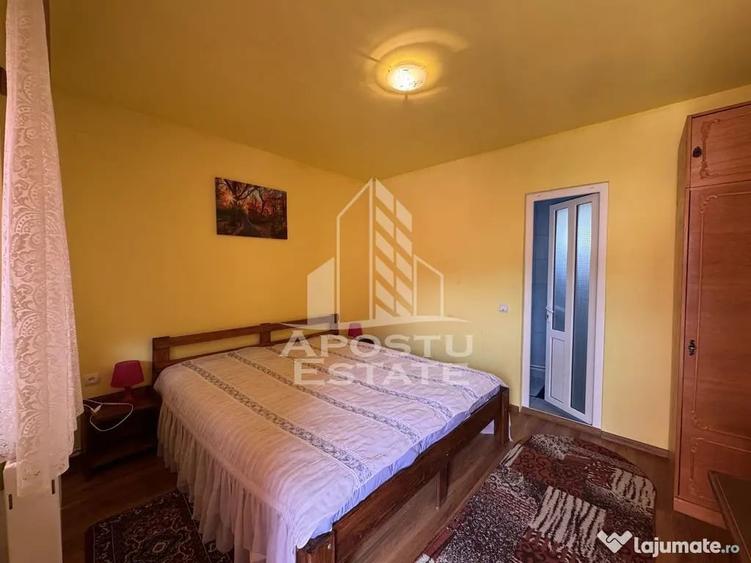 Casă cu 8 camere cu Teren 700 Mp în Sălașu de Jos