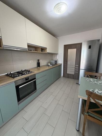 Apartament cu 3 camere decomandat în Apărătorii Patriei