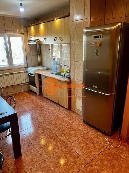 Apartament cu 3 camere decomandat, mobilat în Apusului