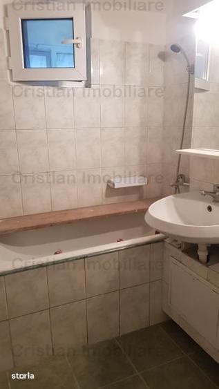 Apartament cu 3 camere decomandat în Viziru 3