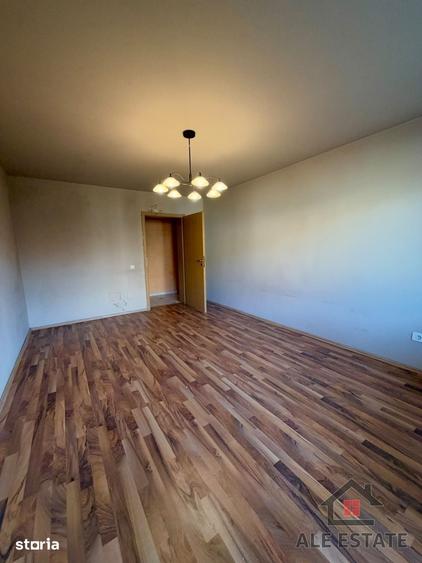Apartament cu 3 camere în Cetate
