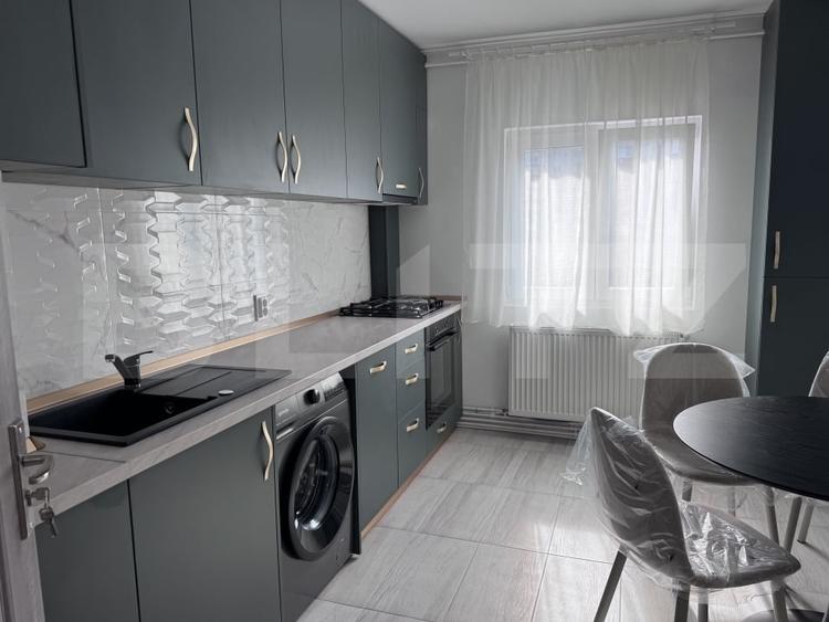 Apartament cu 2 camere decomandat, mobilat în Republicii