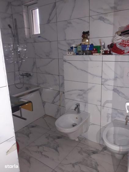 Casă cu 7 camere cu Teren 2600 Mp în Centura