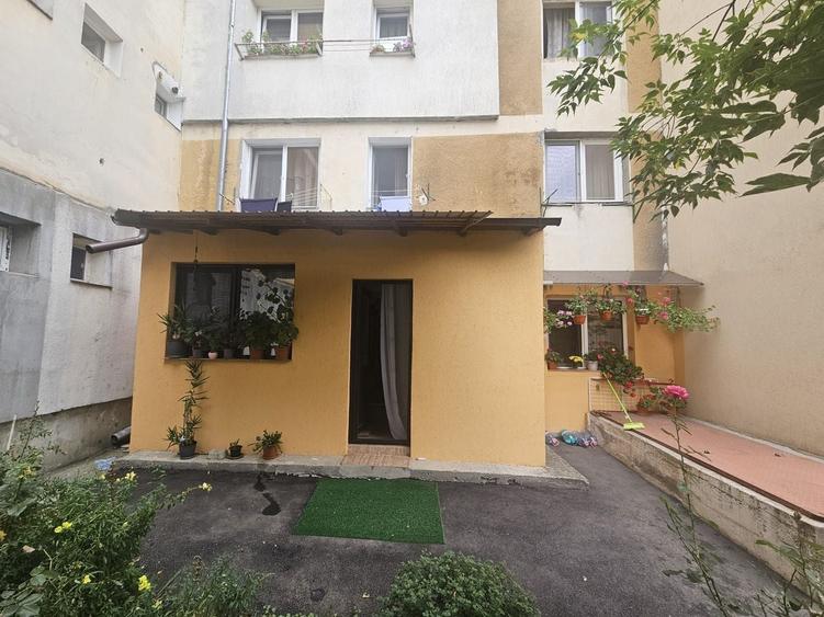 Apartament cu 2 camere decomandat în Războieni