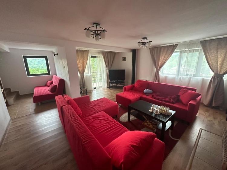 Casă individuală cu 5 camere cu Canalizare în Bozioru