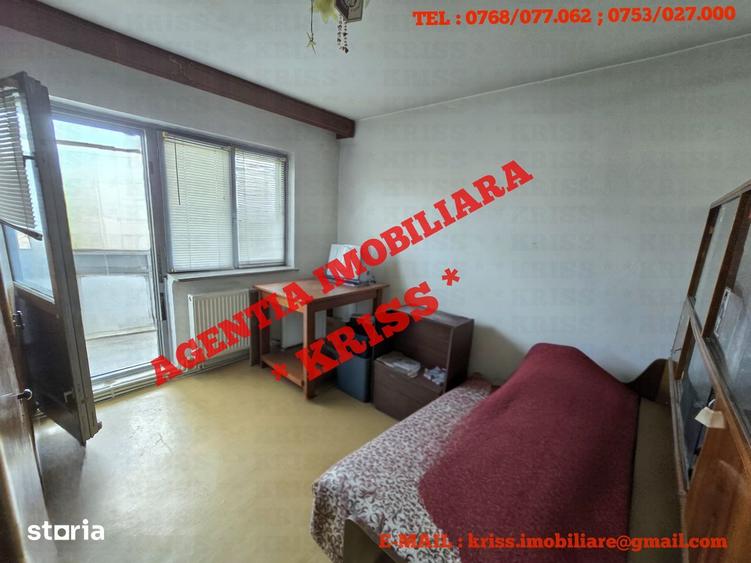 Apartament cu 3 camere decomandat în Craiovei