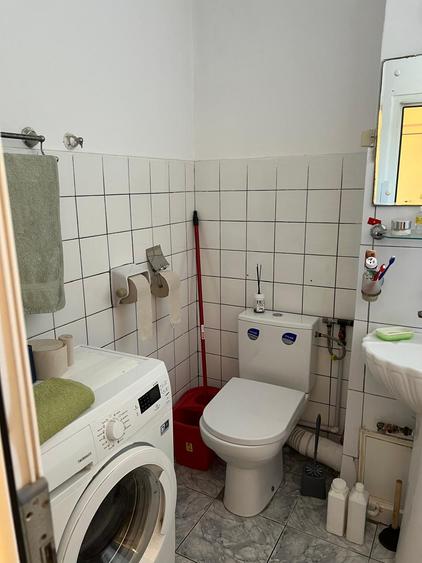 Apartament cu 3 camere semidecomandat în Valea Călugărească