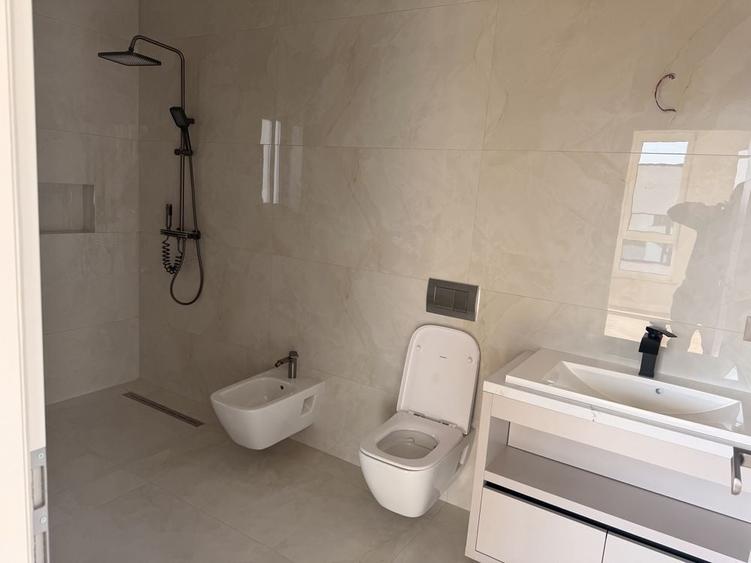 Casă cu 3 camere în Exterior Vest