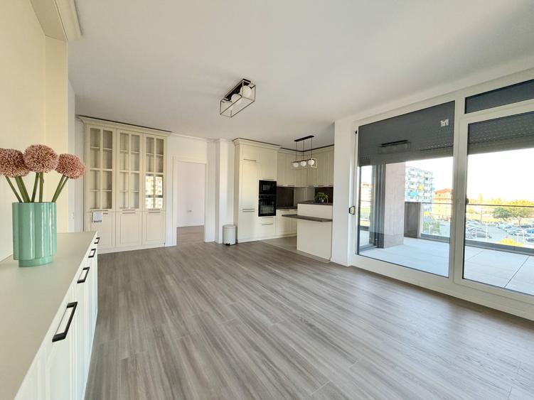 Apartament cu 3 camere decomandat, mobilat în Torontalului