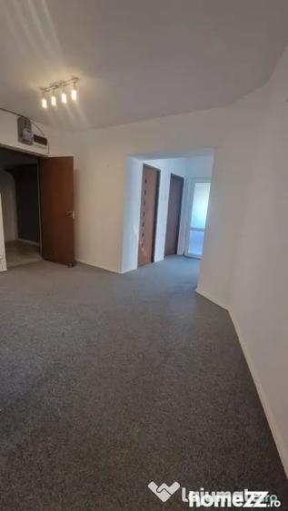 Apartament cu 4 camere decomandat în Universitate