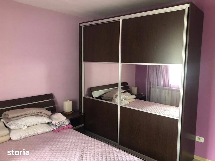 Apartament cu 3 camere decomandat în Delfinariu