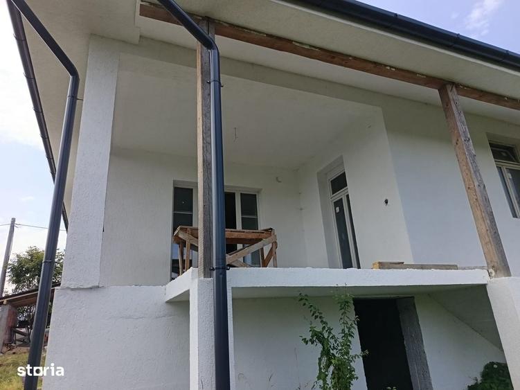 Casă cu 4 camere în Rășinari