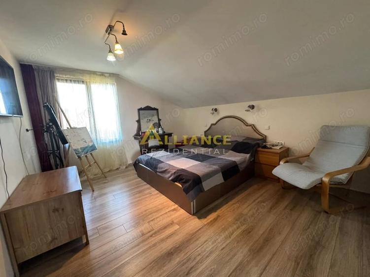 Casă cu 7 camere cu Teren 400 Mp în Central