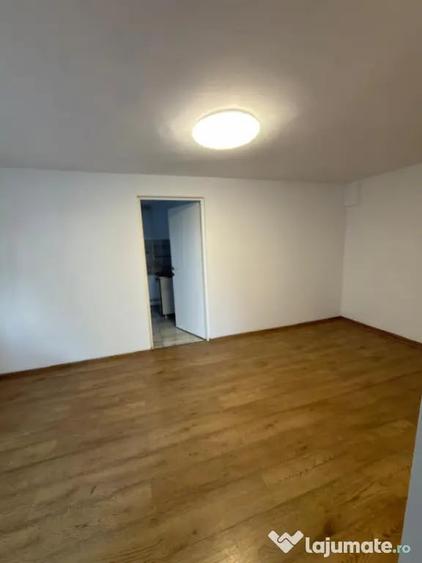 Casă cu 3 camere cu Teren 300 Mp în Delfinariu