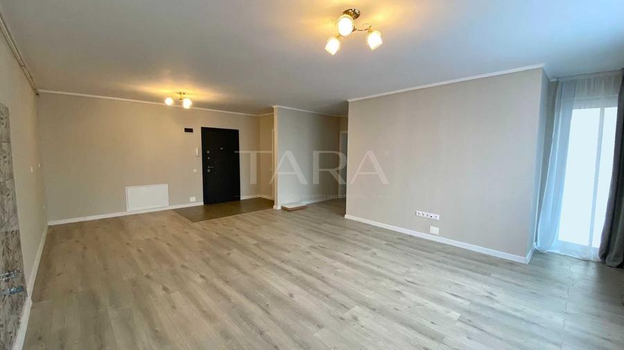 Apartament cu 3 camere semidecomandat în Florești