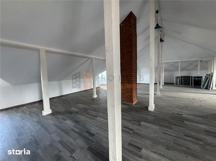 Casă cu 6 camere decomandat cu Teren 702 Mp în Vadu Pașii