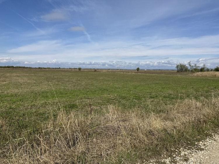 Teren Construcții intravilan de 3700 mp, în Rătești
