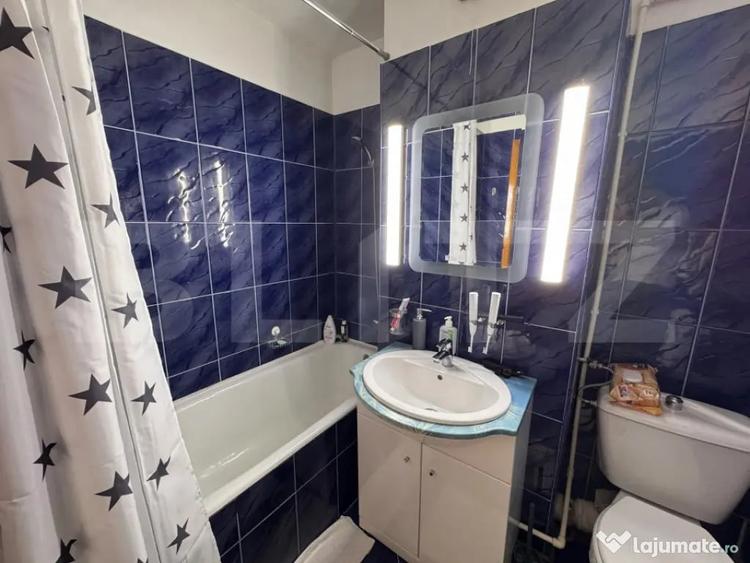 Apartament cu 3 camere decomandat în Micro 11