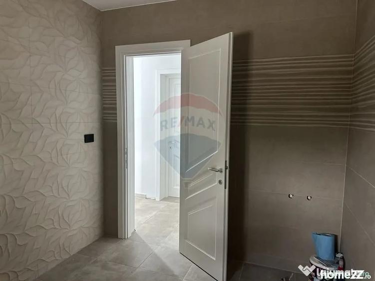 Casă cu 5 camere cu Teren 1200 Mp în Rediu