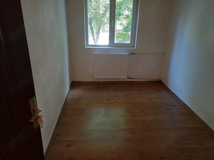 Apartament cu 3 camere decomandat în Vest