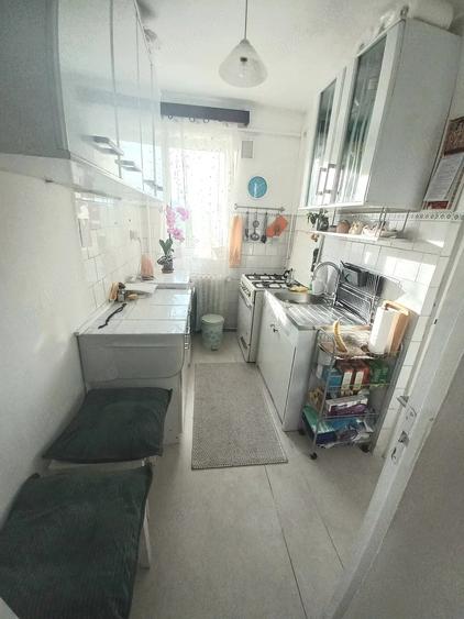 Apartament cu 2 camere semidecomandat în Podul de Piatră