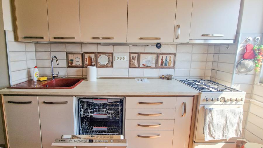 Apartament cu 3 camere decomandat în Alexandriei